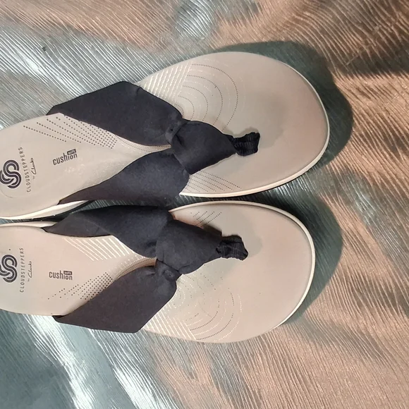 Clarks Women's Black and White Sandals - Picture 2 of 8